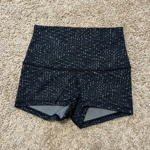 Lululemon short size 4